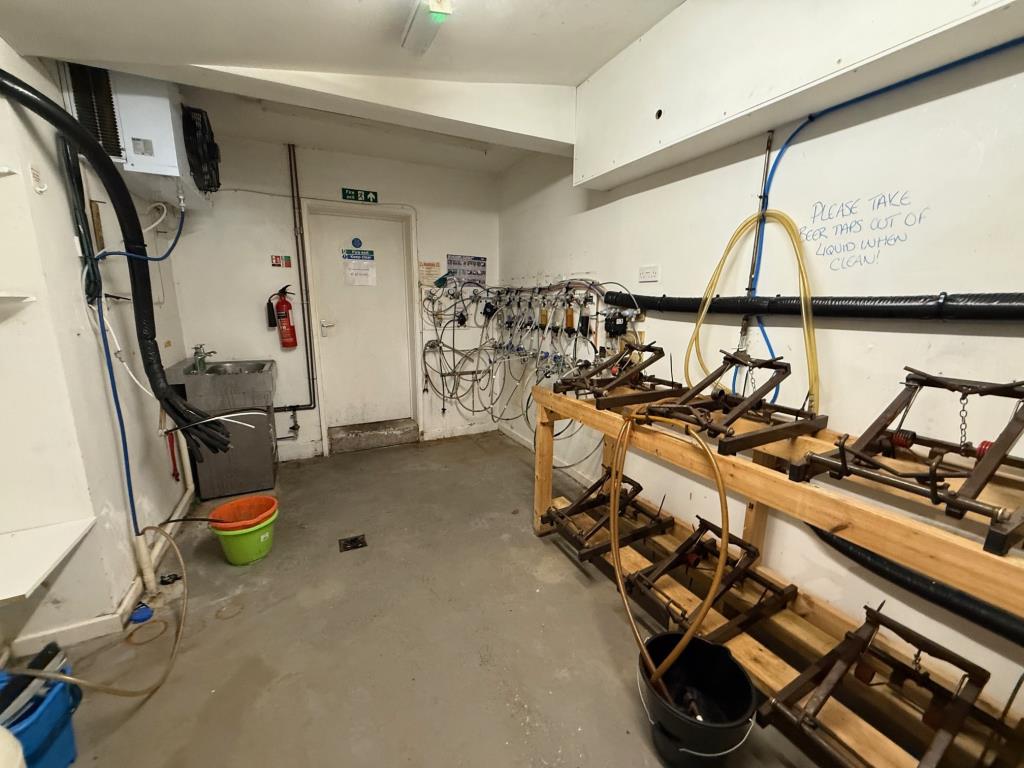Lot: 129 - FREEHOLD PUBLIC HOUSE SITUATED IN POPULAR SUFFOLK VILLAGE LOCATION - Beer cellar located behind the main bar